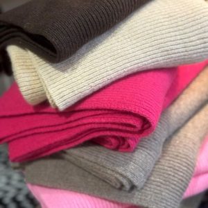 Feinstrickschal von Unio aus Merinowolle und Kaschmir