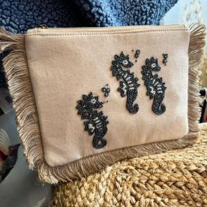 Sommer Pouch mit Seepferdchen aus Perlen von Soul Kathrine